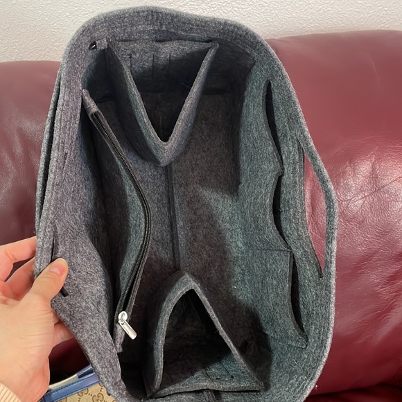 COPY - Gucci Tote Handbag “Gucci craft” medium tote with detachable pocket - Picture 9 of 16